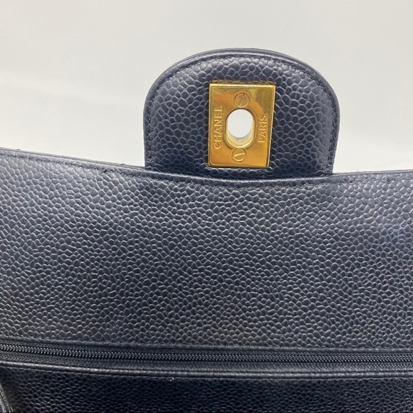 ✈️sold✈️CHANEL classic flap medium - Picture 10 of 15